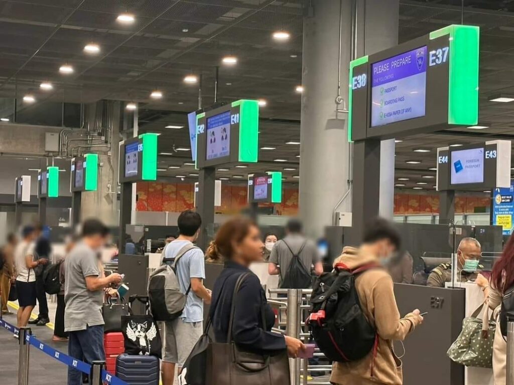 กรณีมีการเผยแพร่ภาพ ผู้โดยสารปริมาณหนาแน่นมากบริเวณจุดรอเข้ารับการตรวจหนังสือเดินทางขาเข้า ด่าน ตม.สนามบินสุวรรณภูมิ